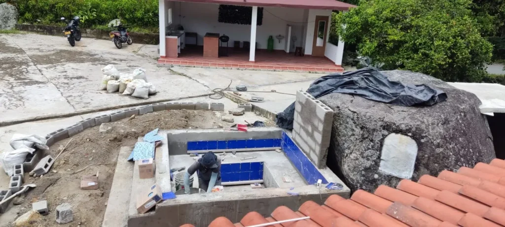 Construcción de jacuzzi en Medellin Colombia . El antes y el después