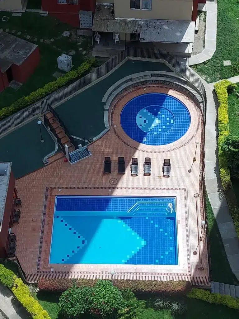 piscina moderna construida en medellin piscinas bluespace
