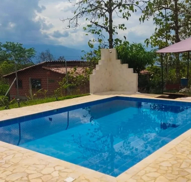 piscina moderna economica en antioquia colombia