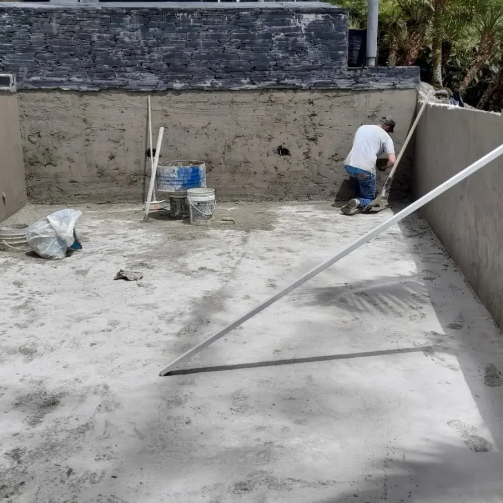 Antes piscina Proceso de construcción de una piscina creada por Bluespace